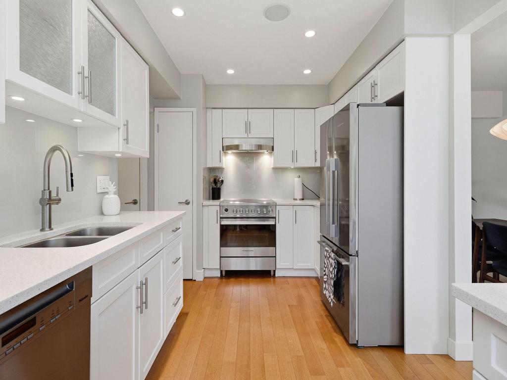 Listing Image for R3100015