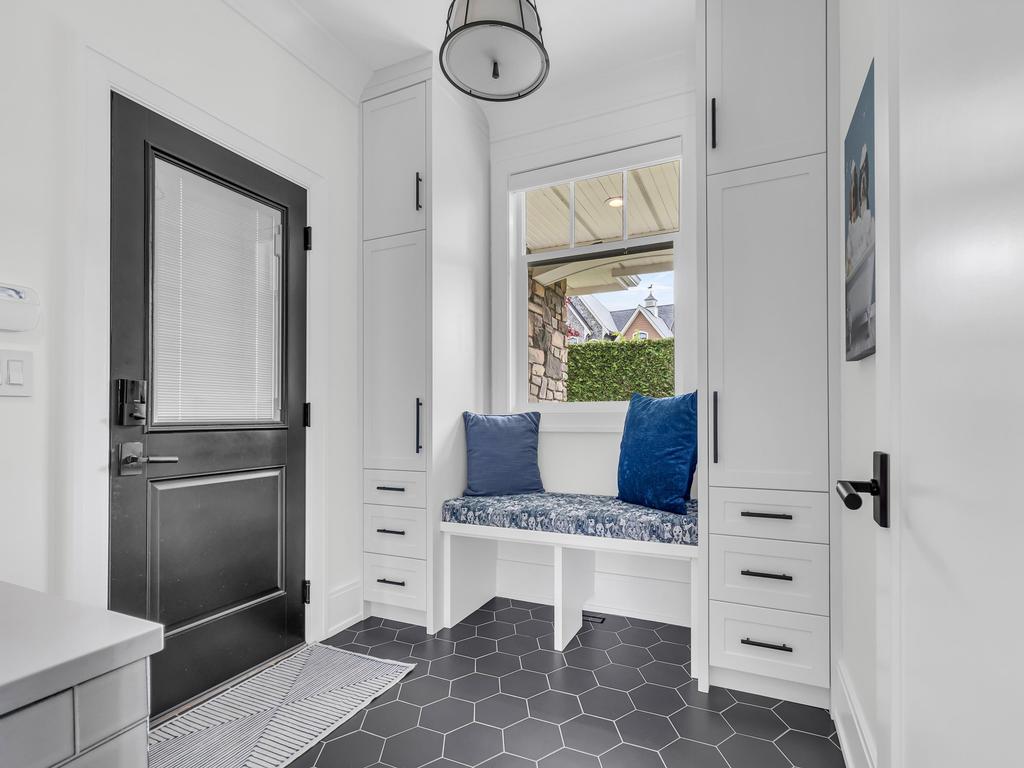 Listing Image for R3100035