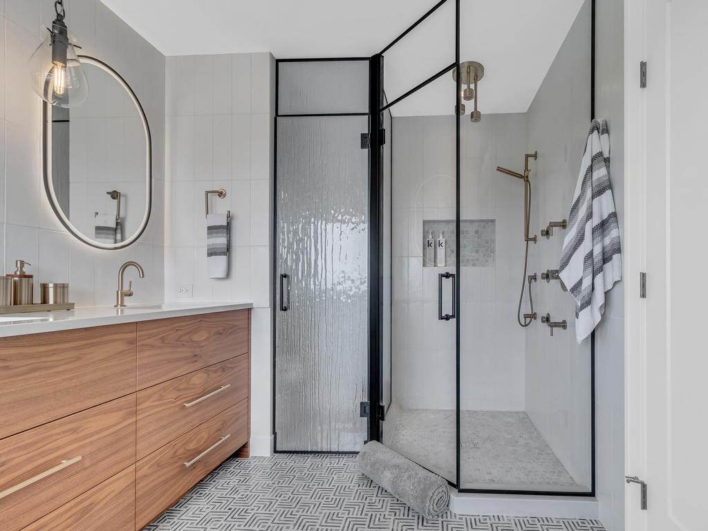 Listing Image for R3100035