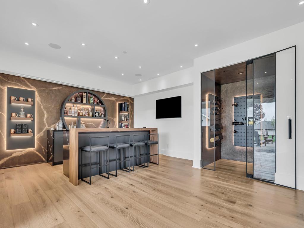 Listing Image for R3100035