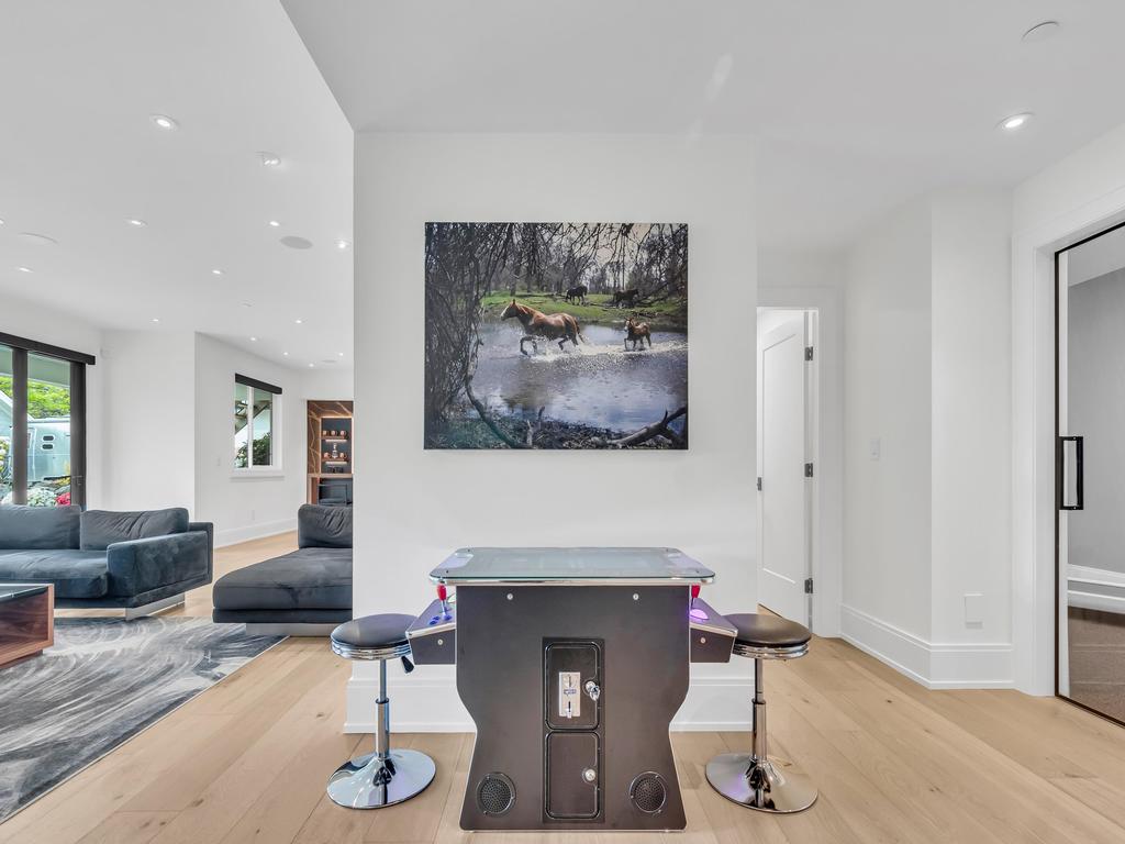 Listing Image for R3100035