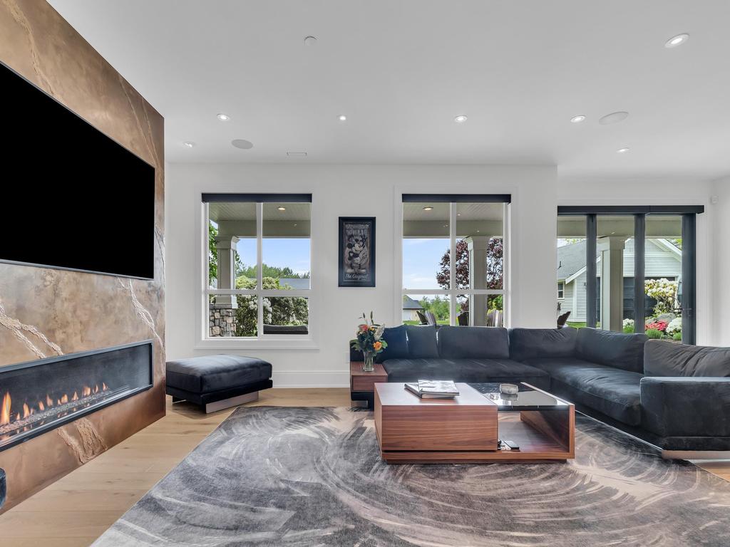 Listing Image for R3100035