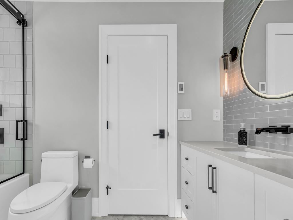 Listing Image for R3100035