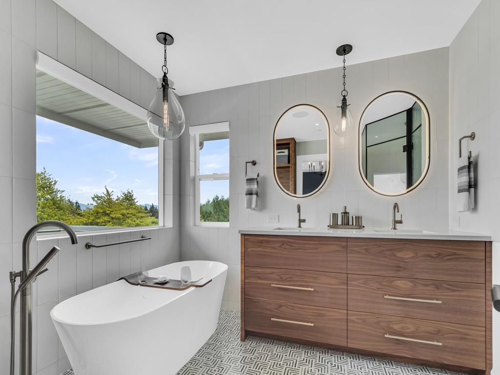 Listing Image for R3100035