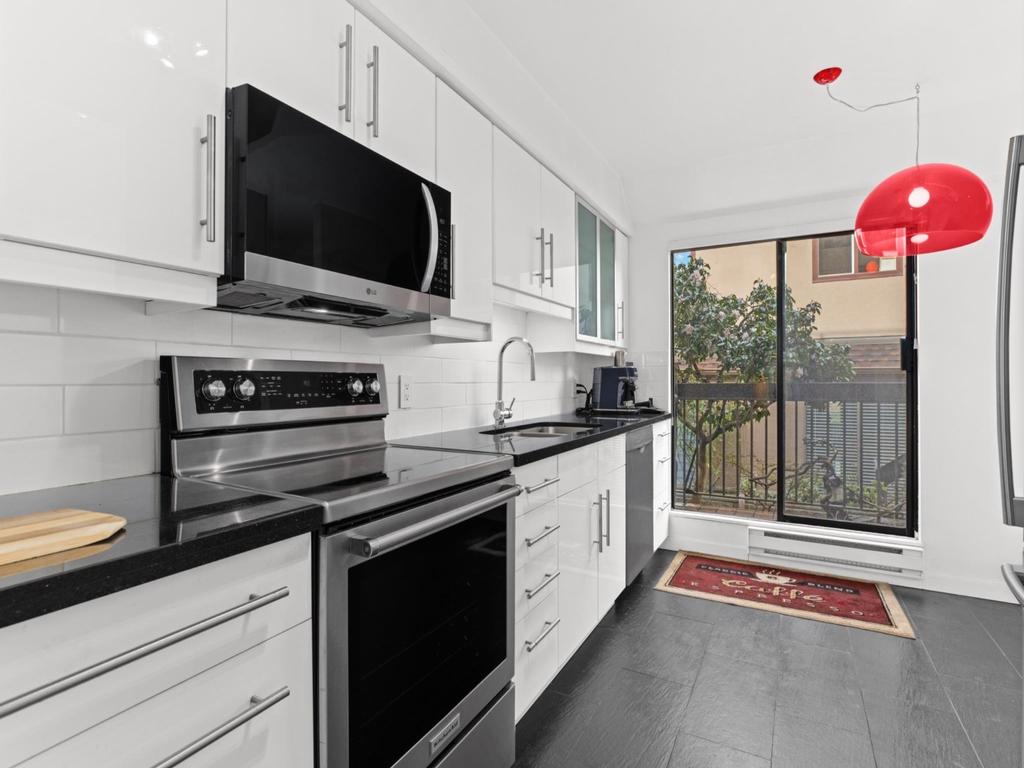 Listing Image for R3100293