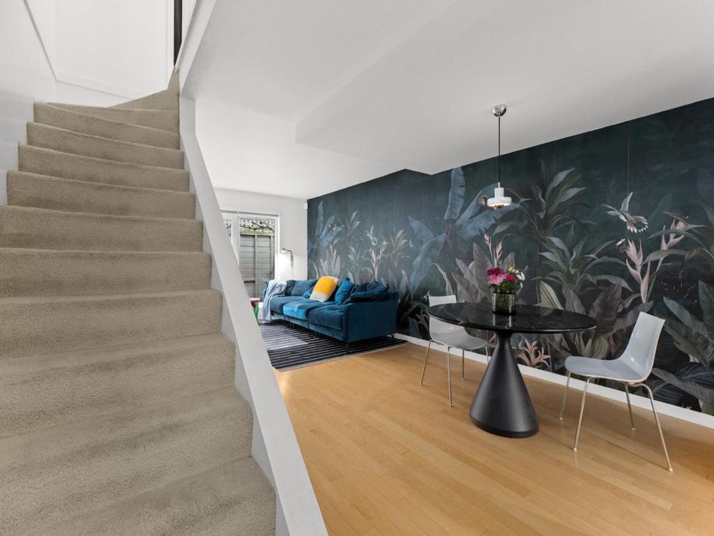 Listing Image for R3100293