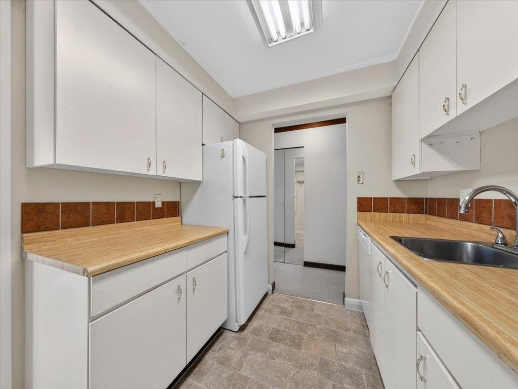 Listing Image for R3100302