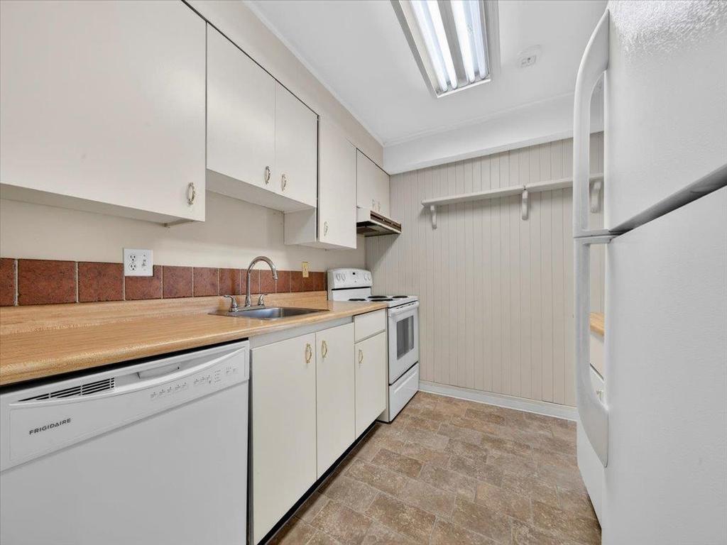 Listing Image for R3100302