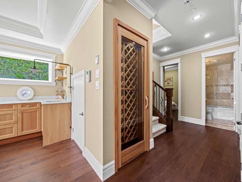 Listing Image for R3100320