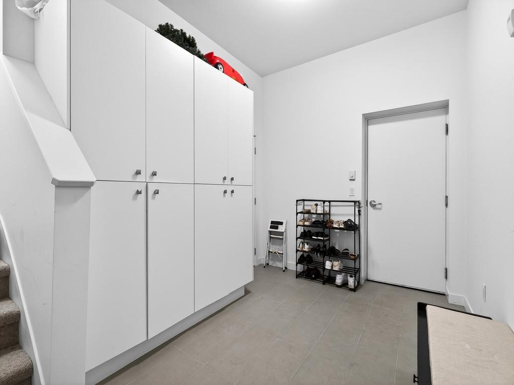 Listing Image for R3100327