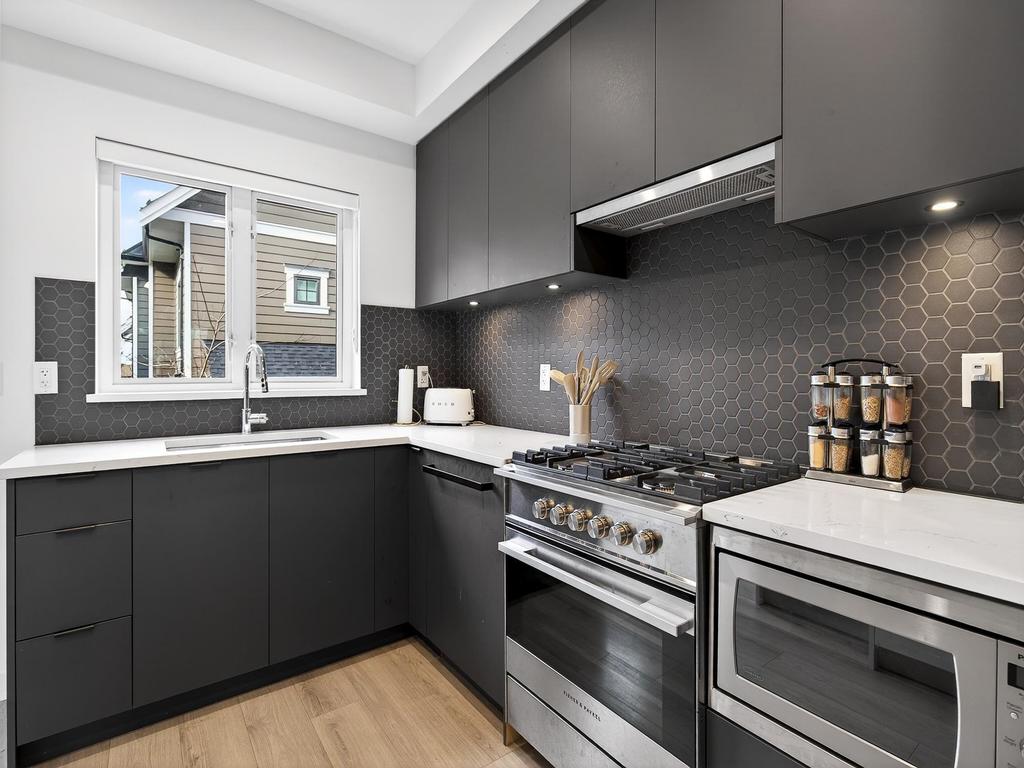 Listing Image for R3100327