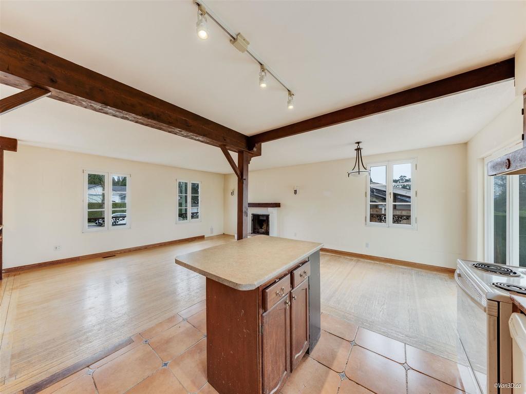 Listing Image for R3100335