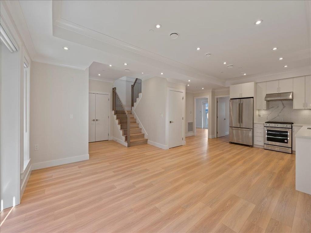 Listing Image for R3100357