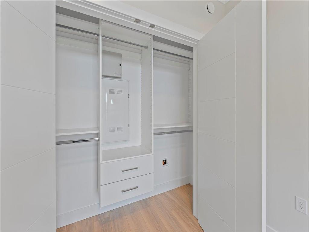 Listing Image for R3100357