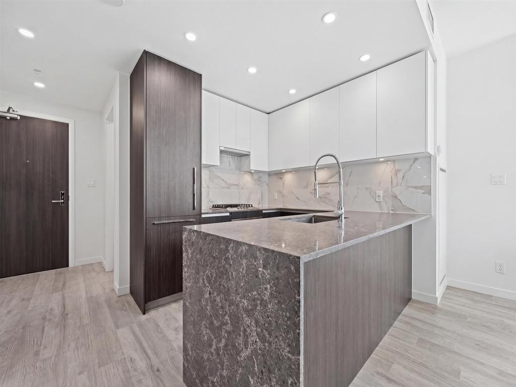 Listing Image for R3100375