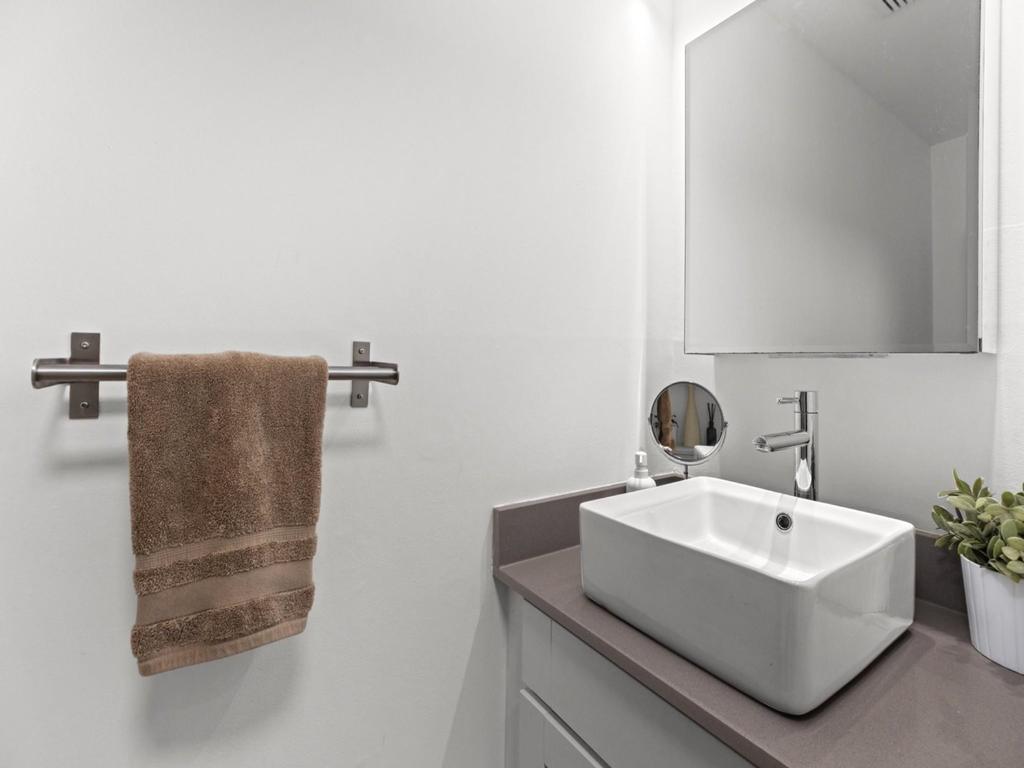 Listing Image for R3100405