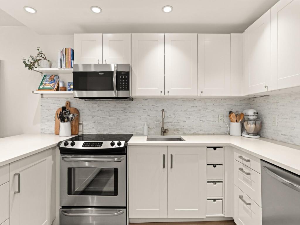 Listing Image for R3100405