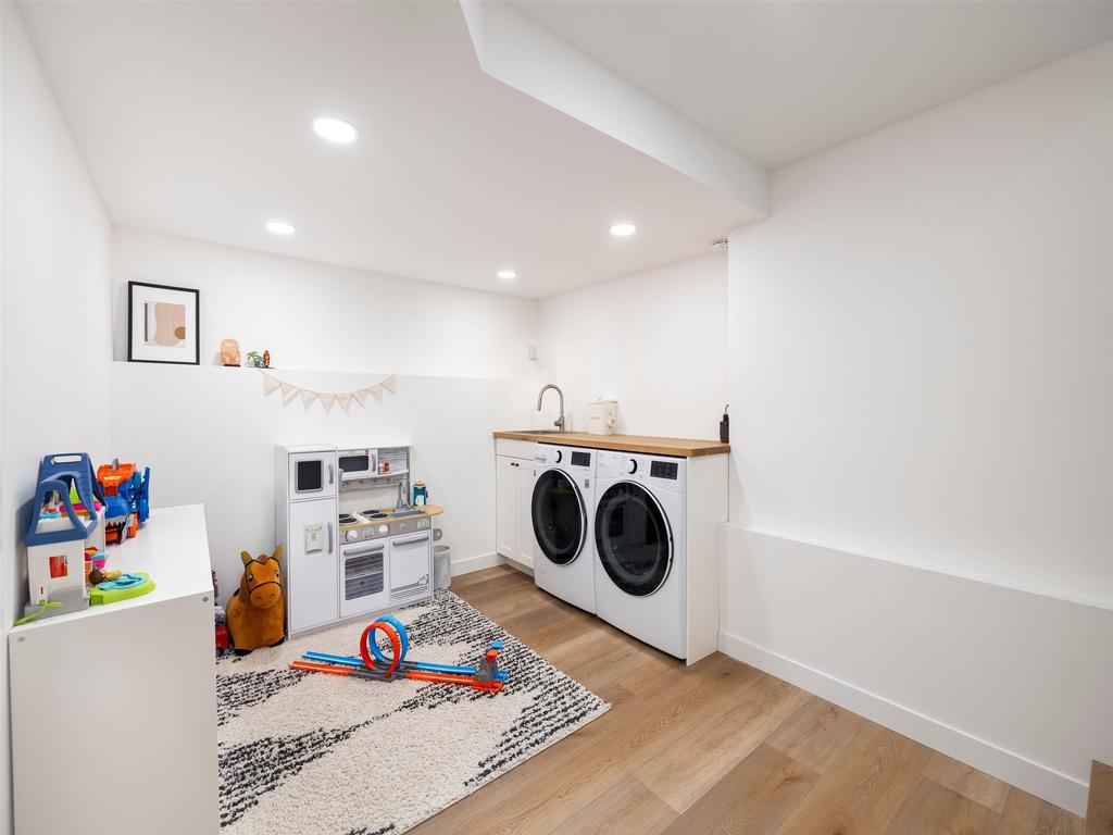 Listing Image for R3100435