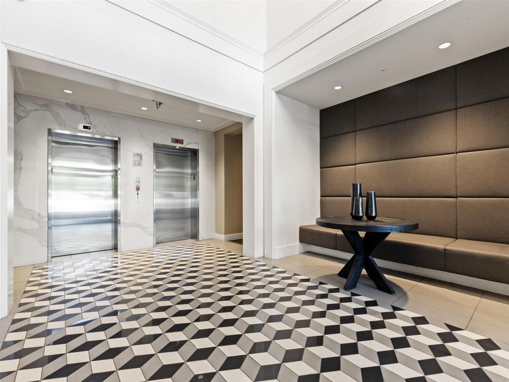 Listing Image for R3100453