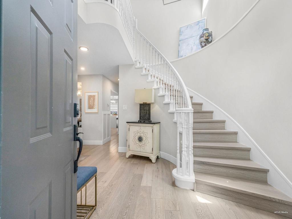 Listing Image for R3100469