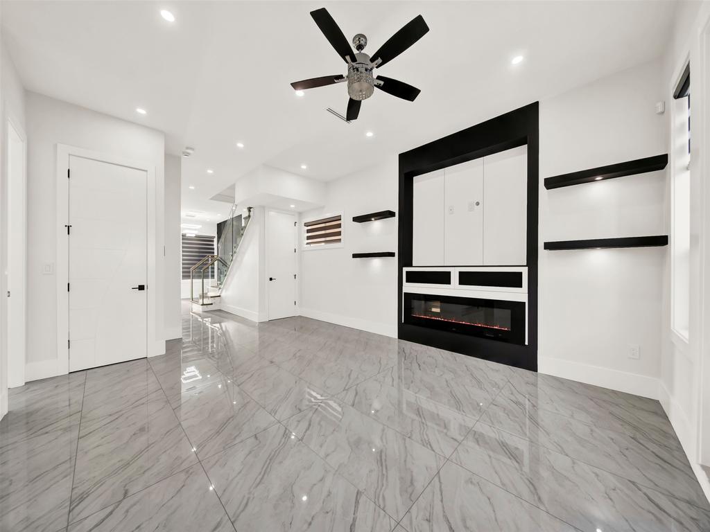 Listing Image for R3100488