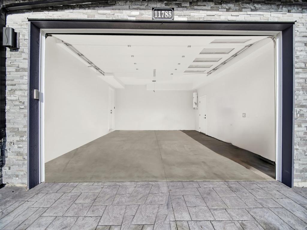 Listing Image for R3100488