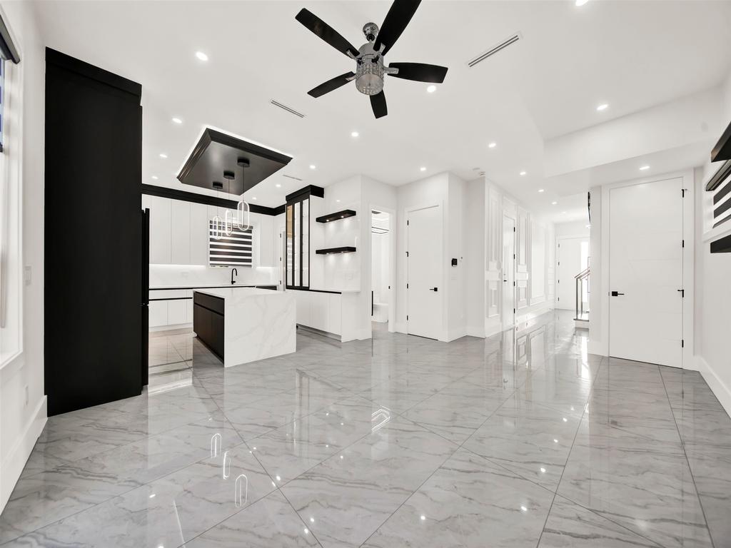 Listing Image for R3100488