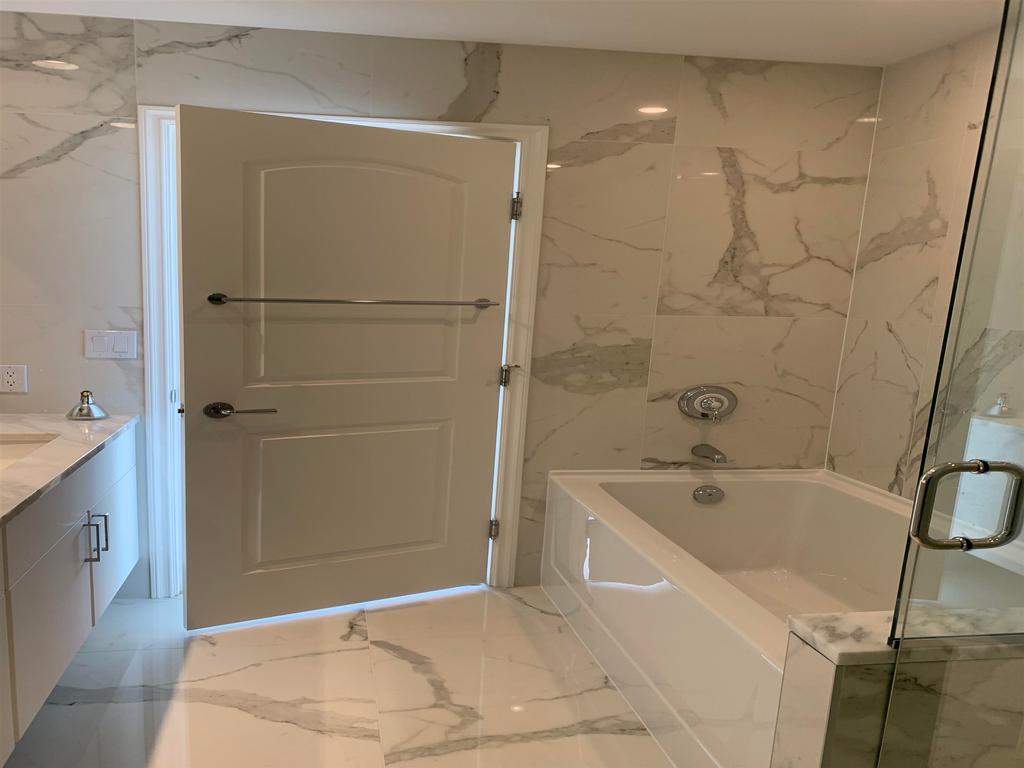 Listing Image for R3100532