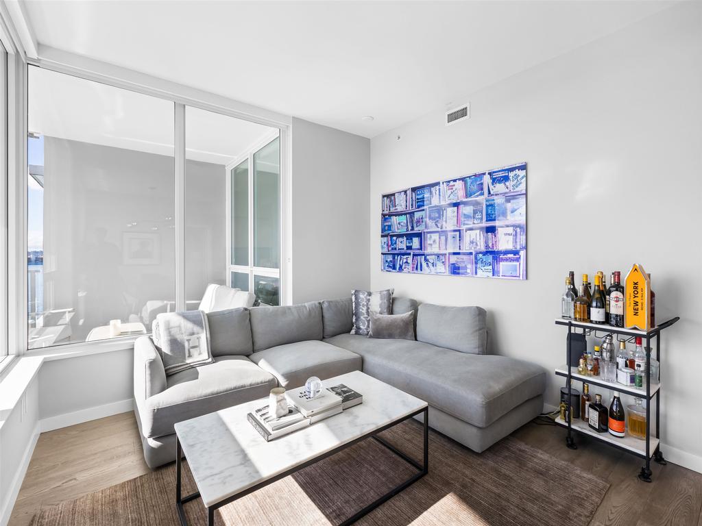 Listing Image for R3100536