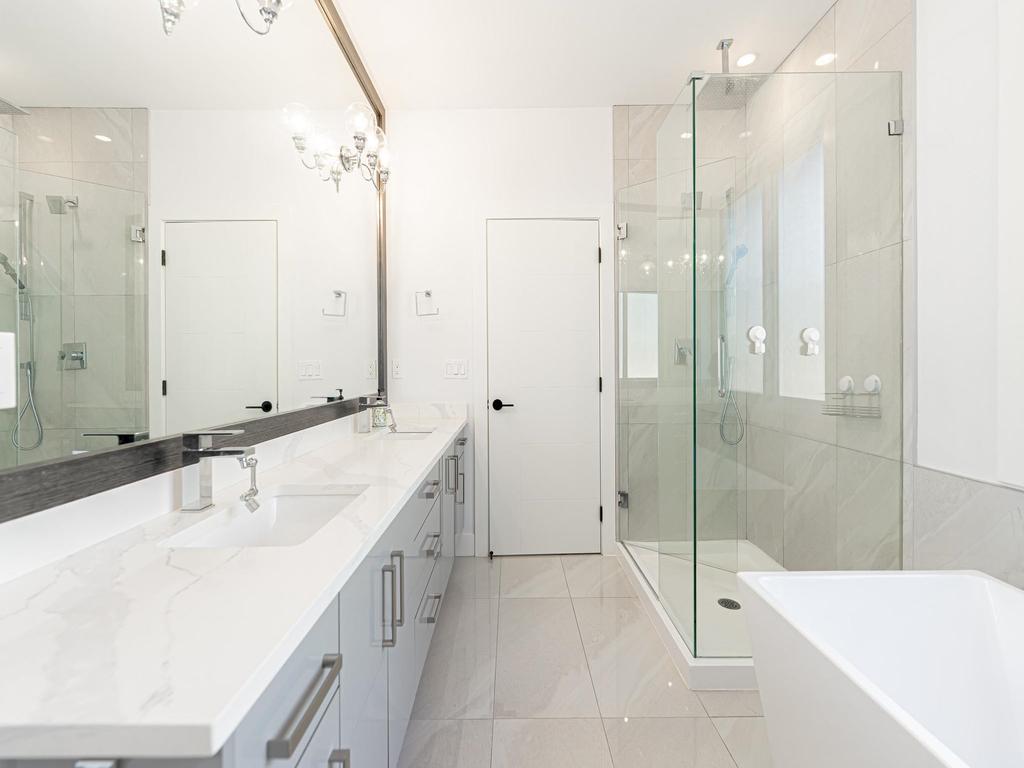 Listing Image for R3100558