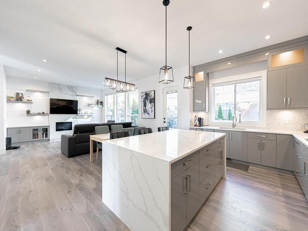 Listing Image for R3100558