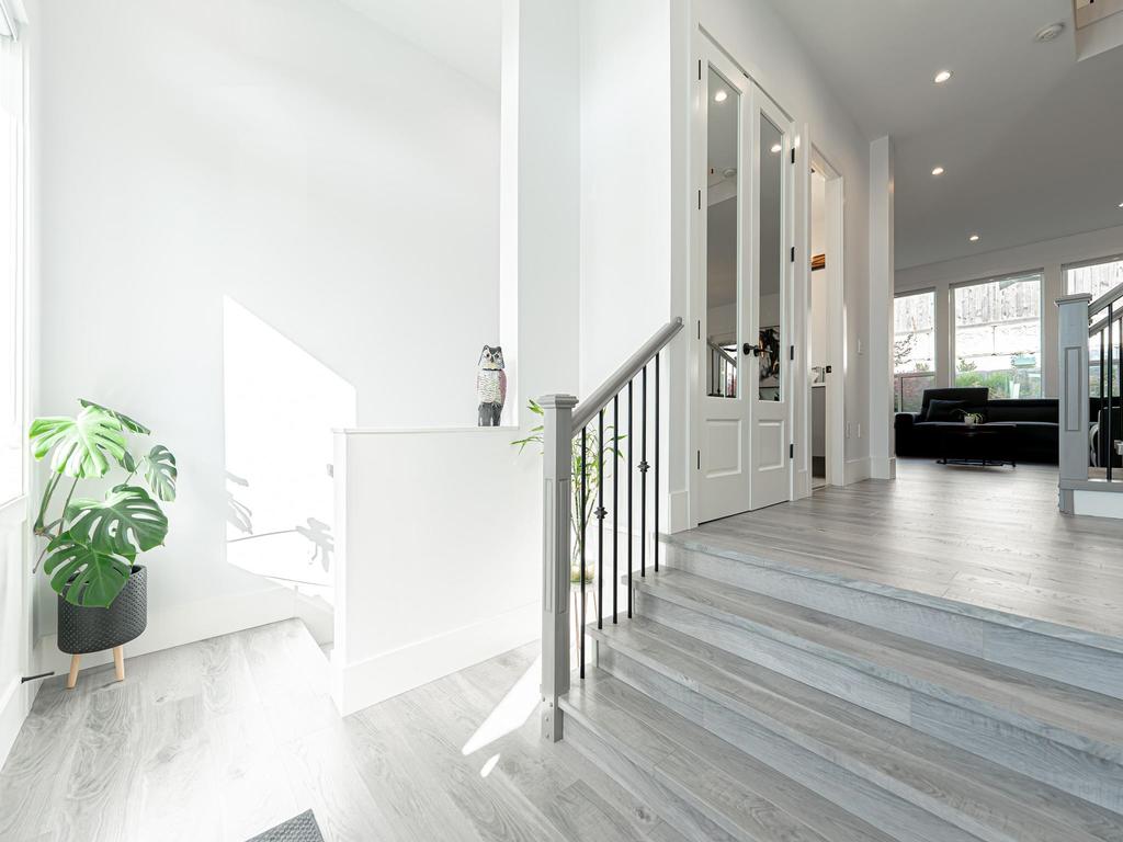 Listing Image for R3100558