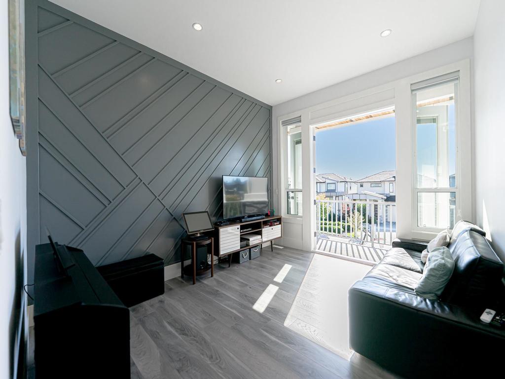 Listing Image for R3100558