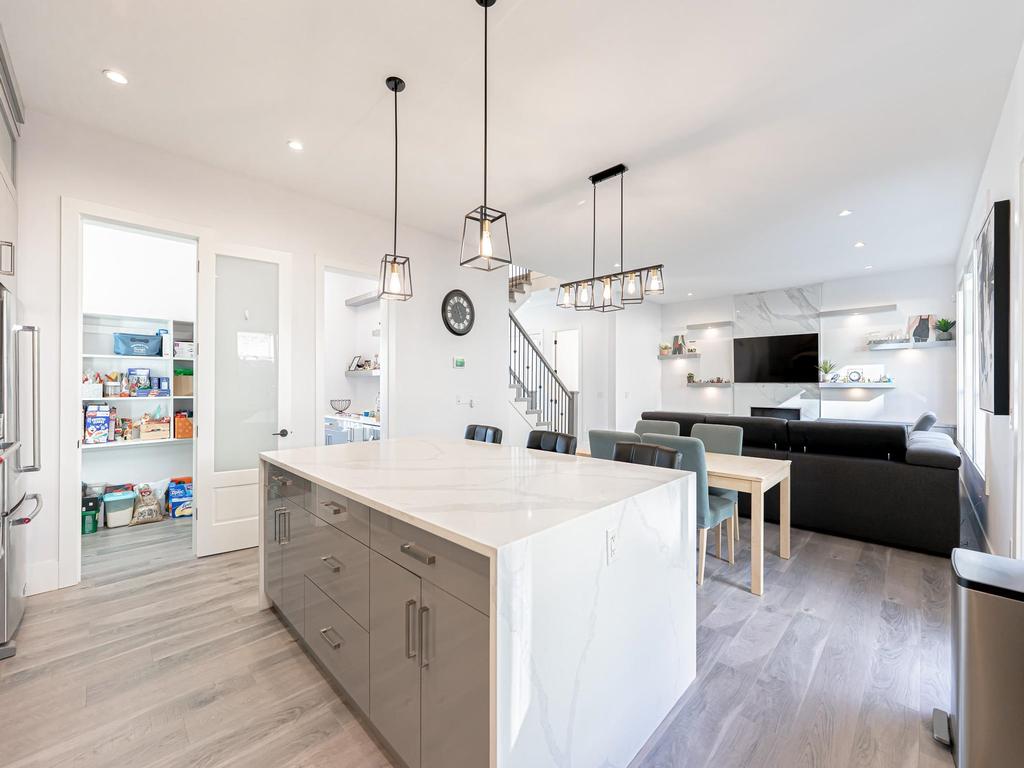 Listing Image for R3100558