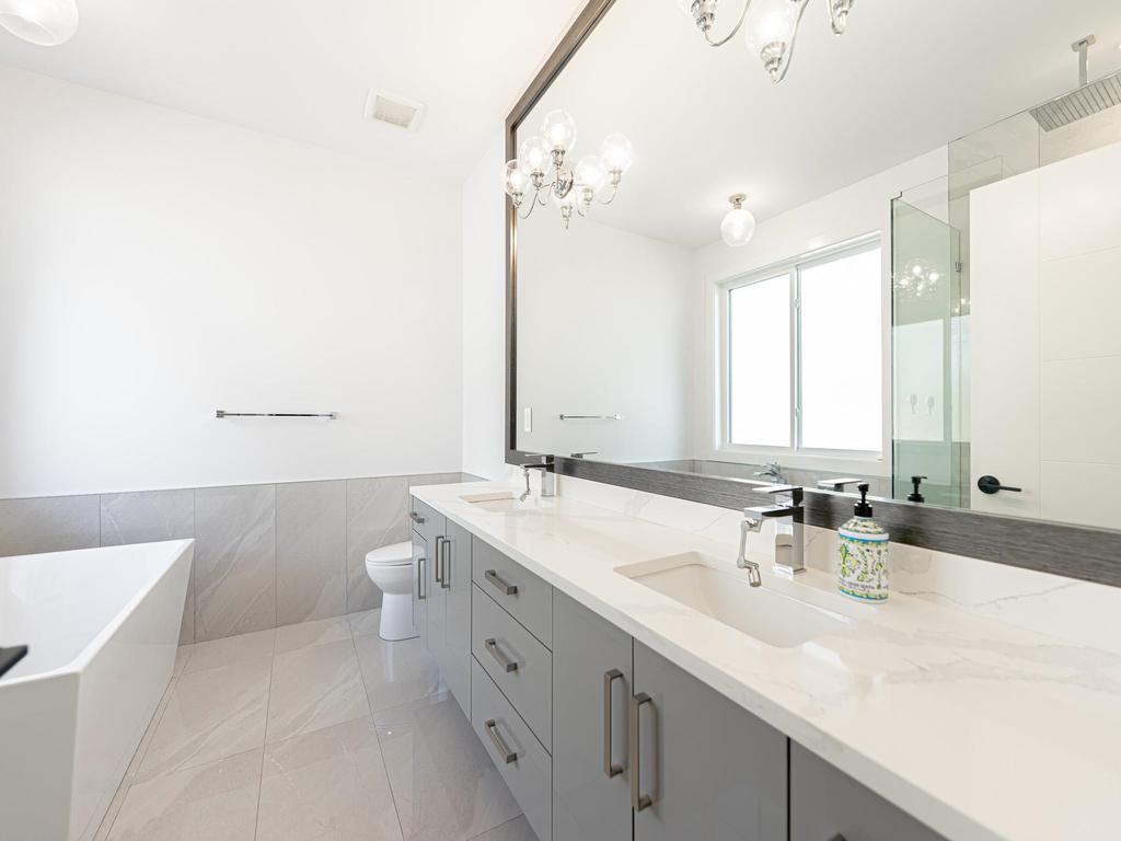 Listing Image for R3100558