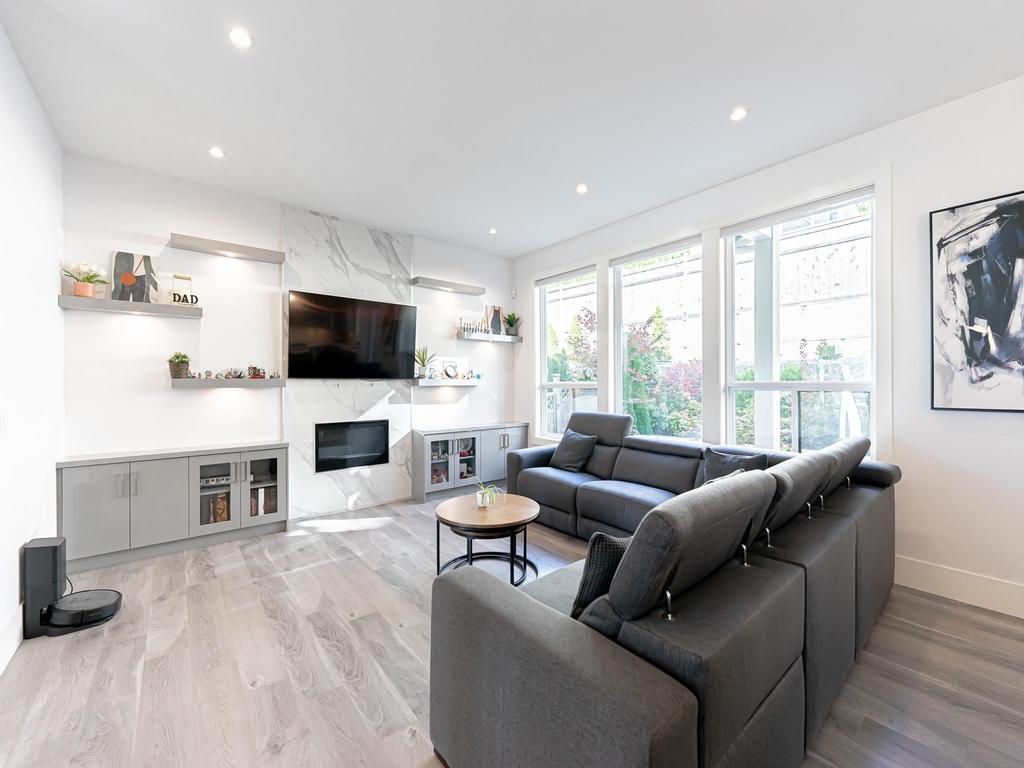 Listing Image for R3100558