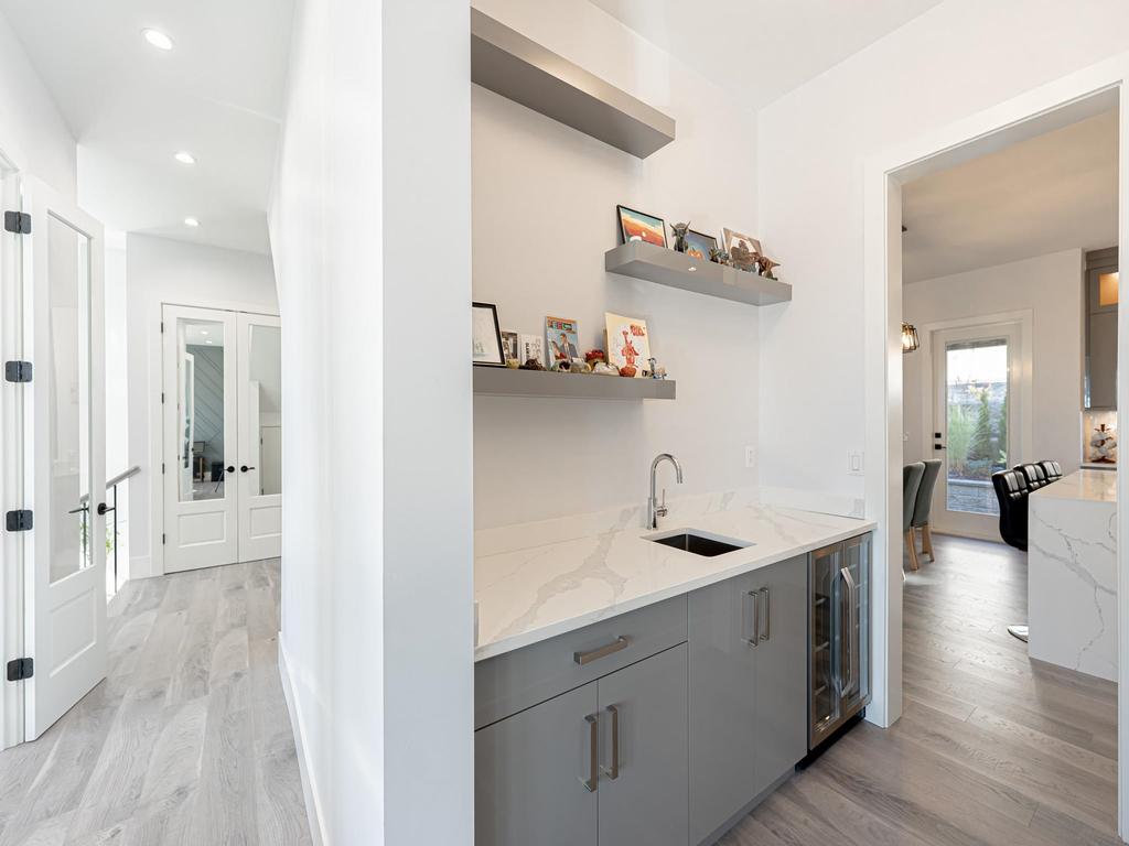 Listing Image for R3100558