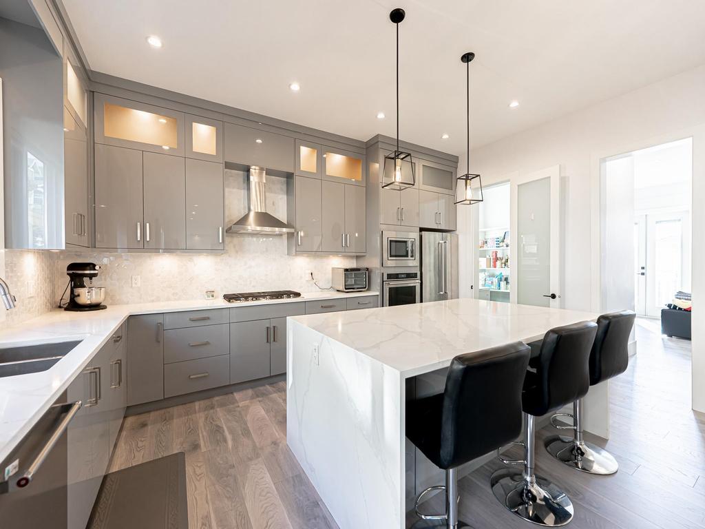 Listing Image for R3100558