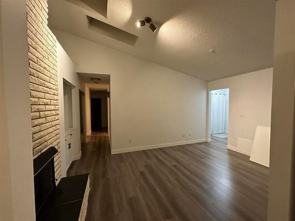 Listing Image for R3100588