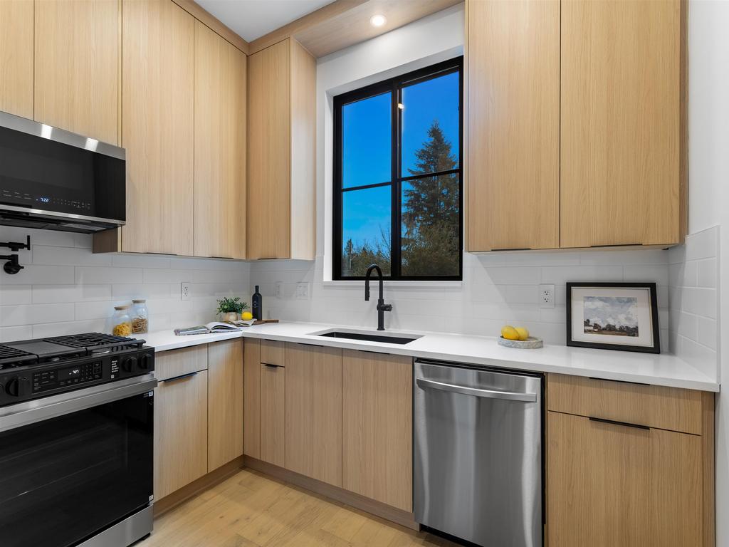 Listing Image for R3100595