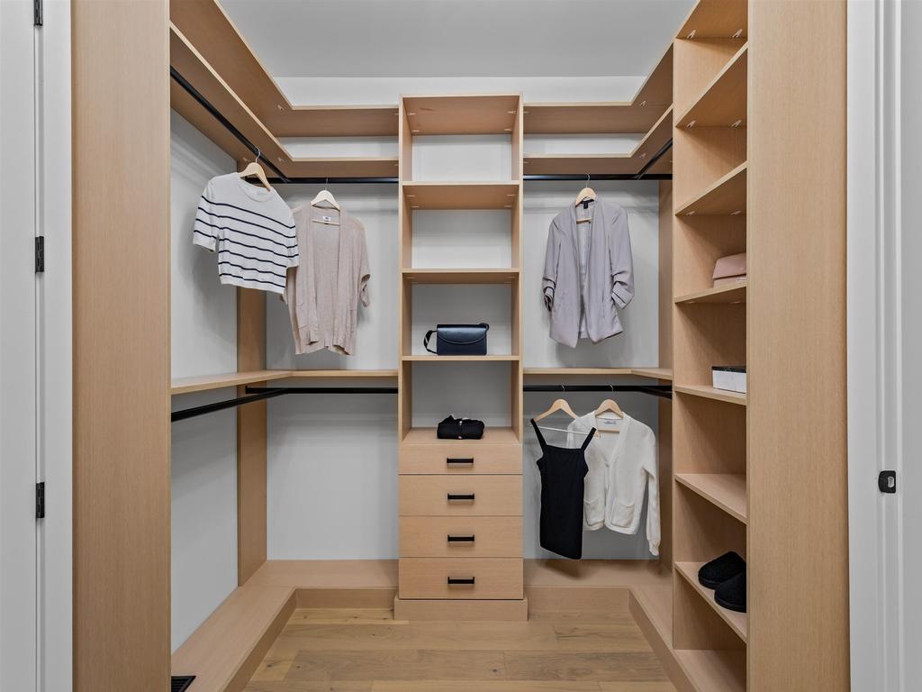 Listing Image for R3100595