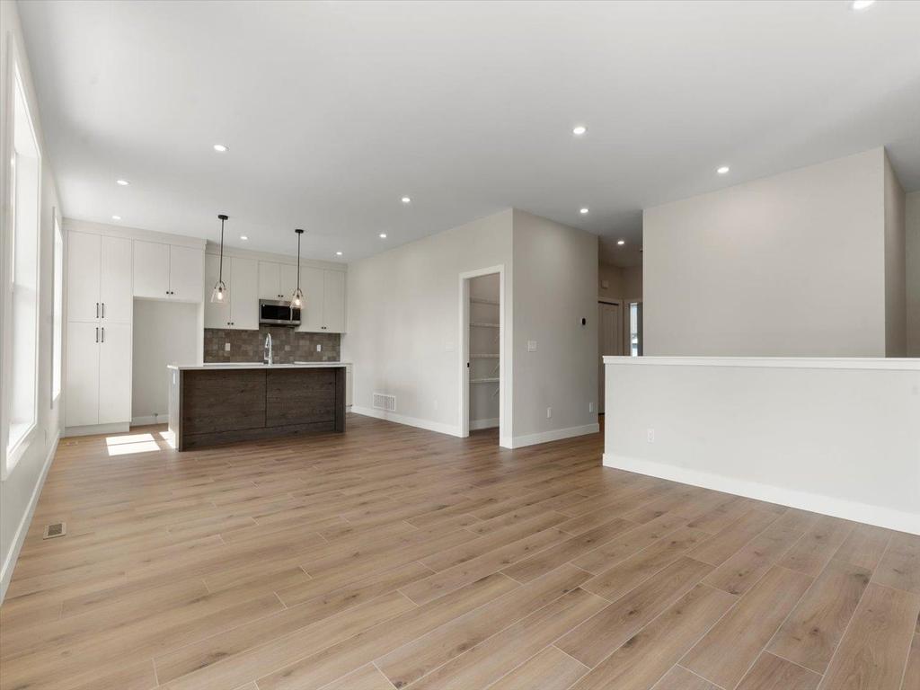 Listing Image for R3100619