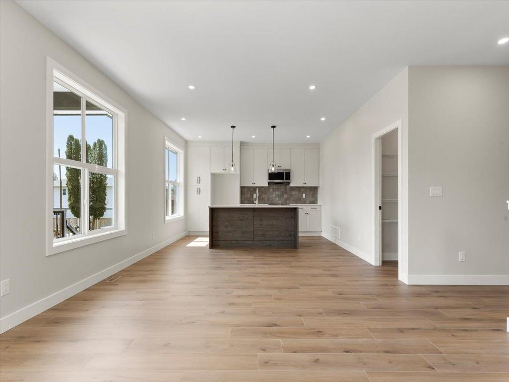 Listing Image for R3100619