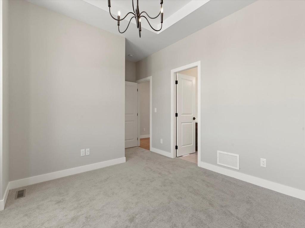 Listing Image for R3100619