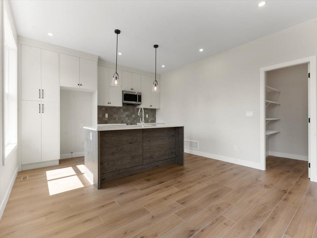 Listing Image for R3100619