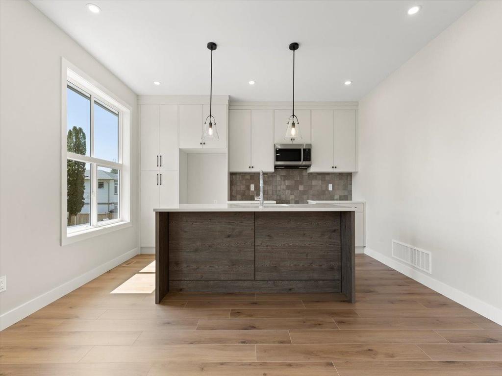 Listing Image for R3100619