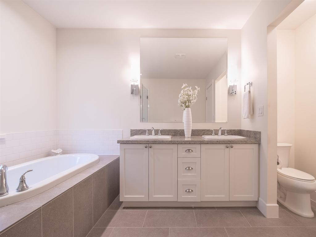 Listing Image for R3100696