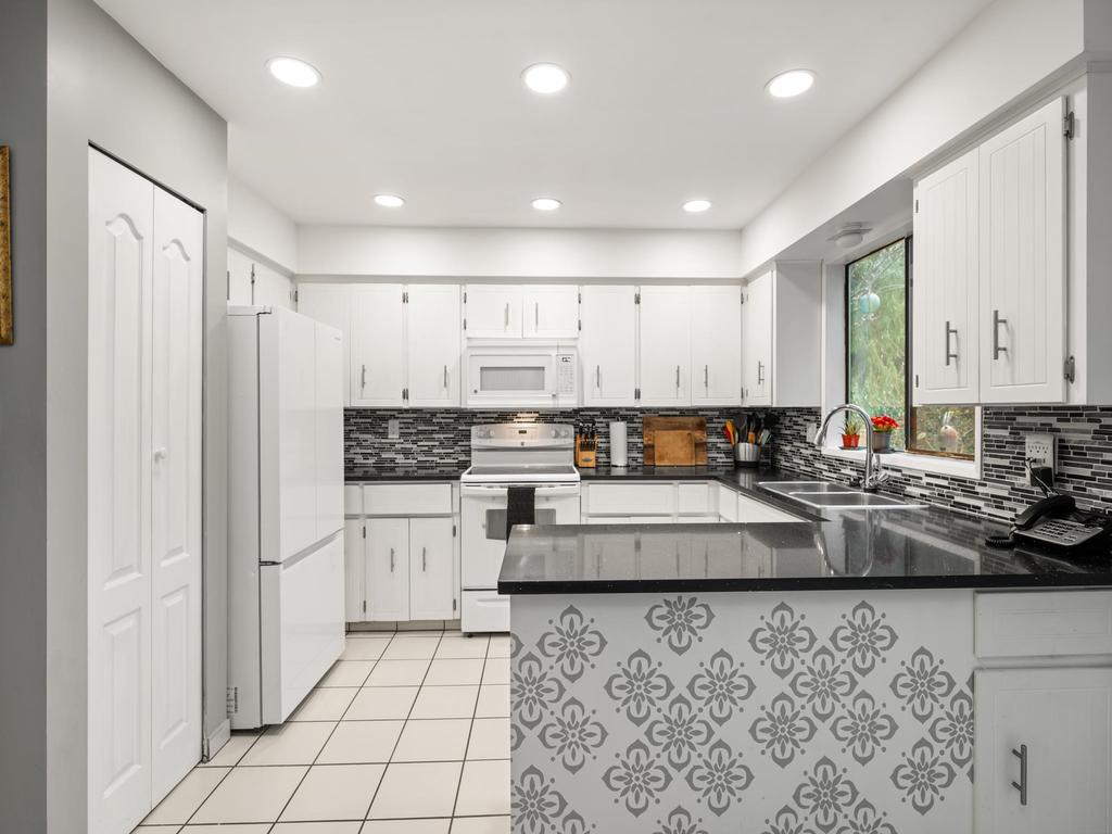 Listing Image for R3100776