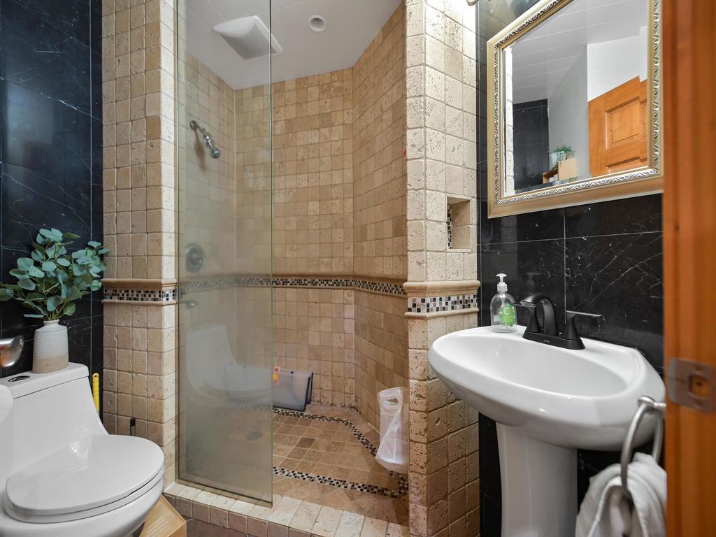 Listing Image for R3100777