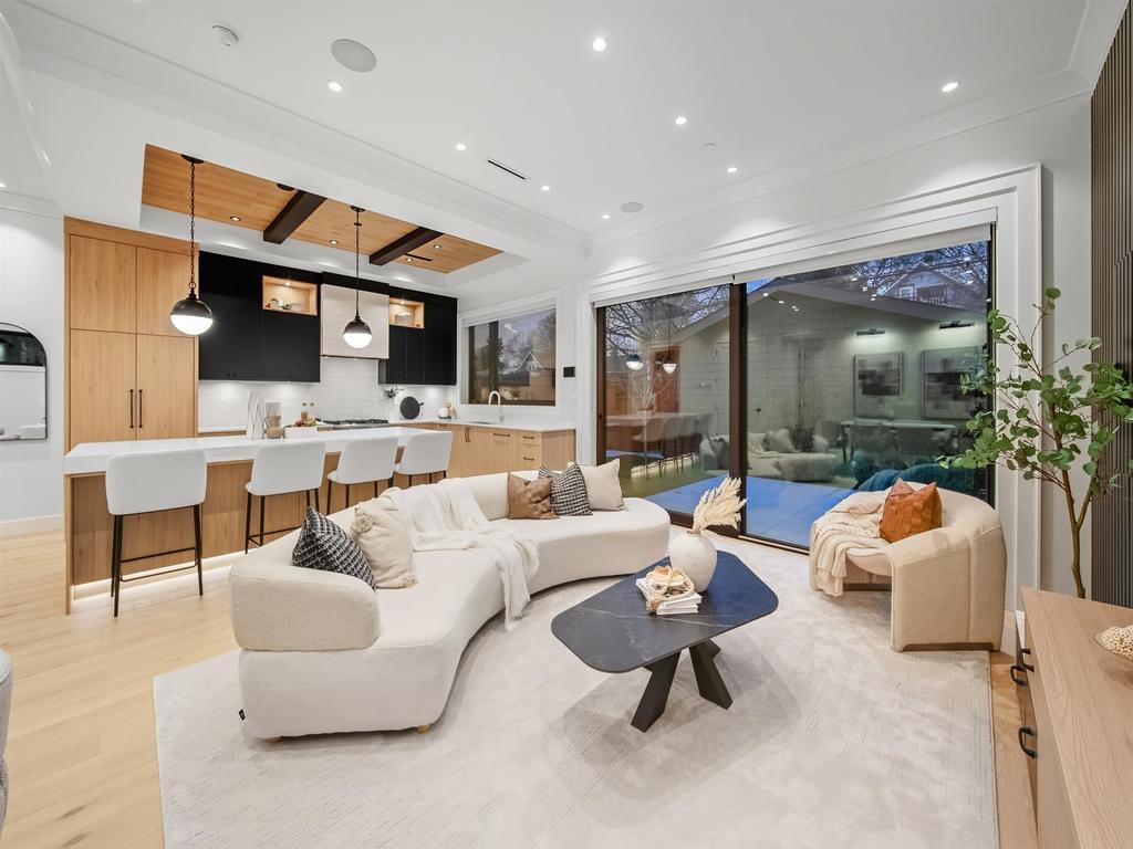 Listing Image for R3100870